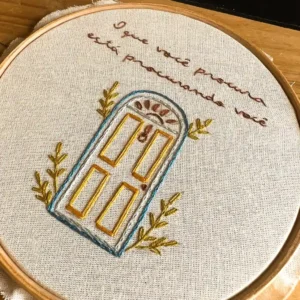 Porta: "O que você procura está procurando você"
